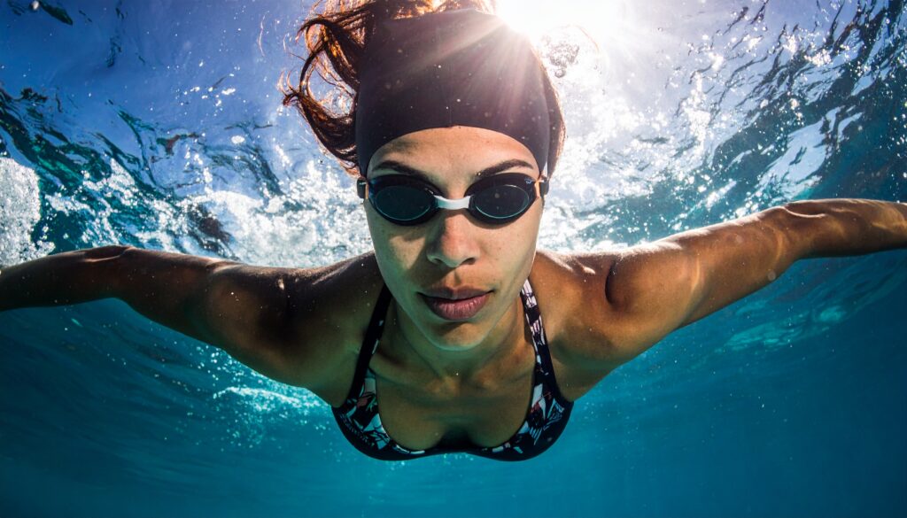 Schwimmen als Sport: Einstieg, Technik & Aufwärmen