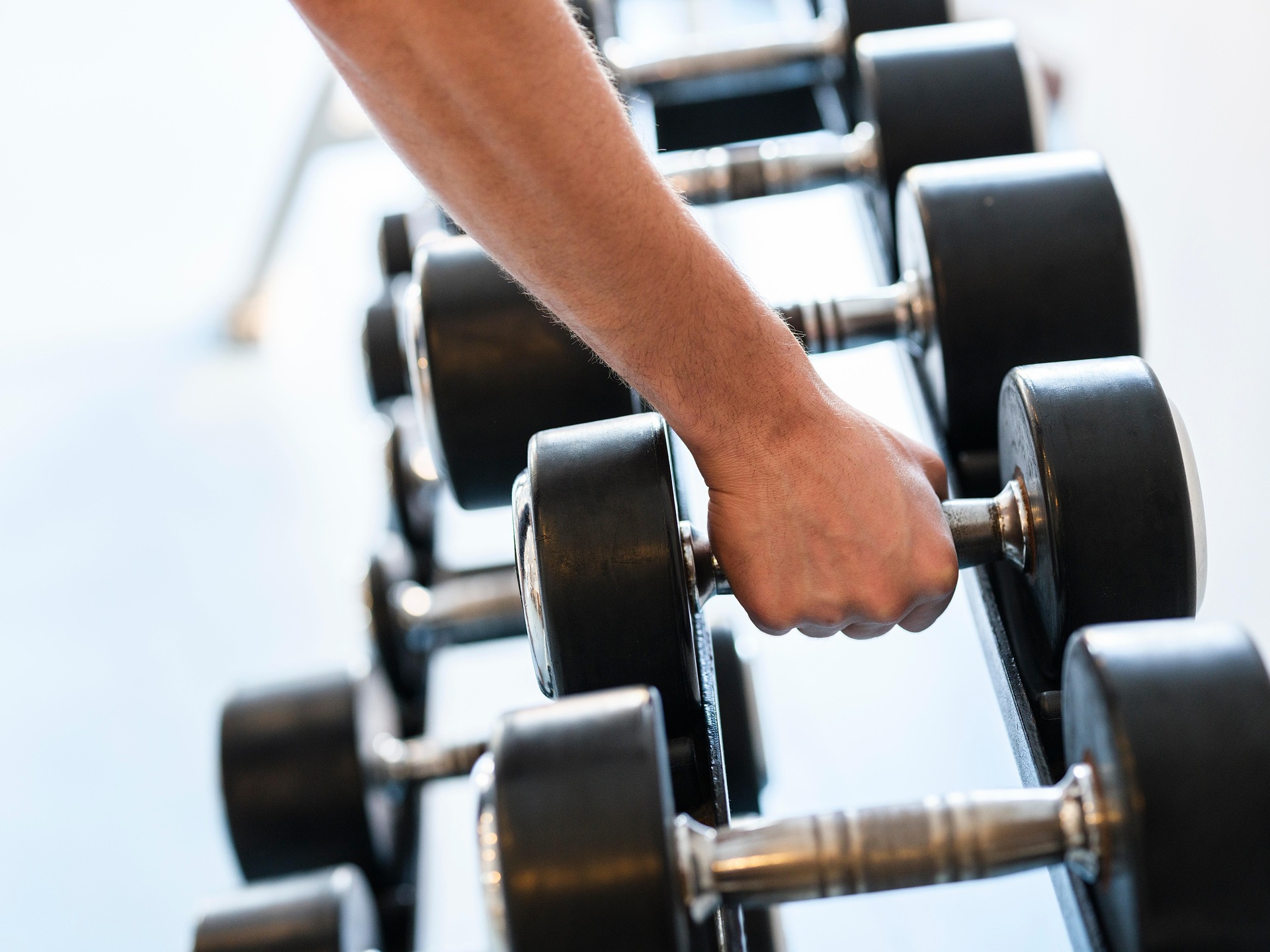 Wie lange Pause zwischen Sätzen beim Krafttraining sinnvoll ist